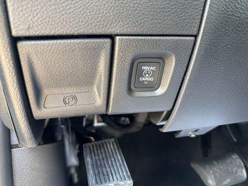 New 2026 RAM 2500 Laramie AWD/4WD image 30