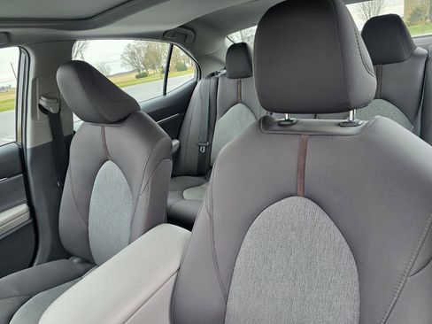 Used 2019 Toyota Camry LE image 11