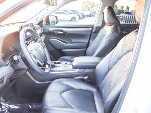 Used 2023 Toyota Highlander Platinum FWD image 21