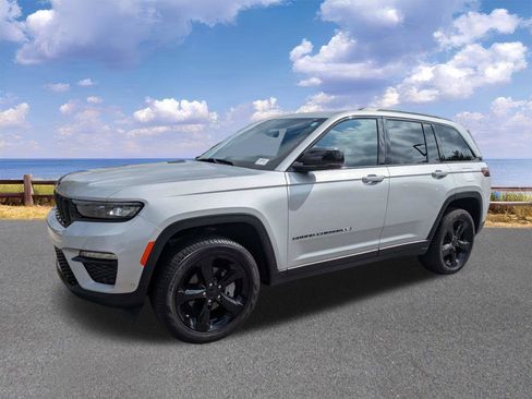 Used 2024 Jeep Grand Cherokee Limited w/ Luxury Tech Group II AWD/4WD image 4