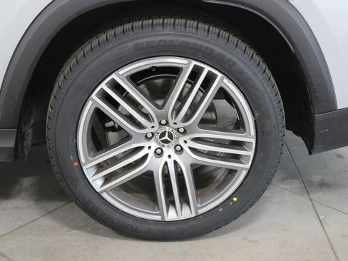 Used 2025 Mercedes-Benz GLS 450 4MATIC image 17
