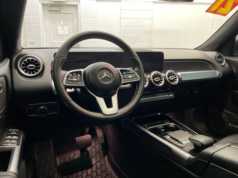 Used 2021 Mercedes-Benz GLB 250 4MATIC image 11