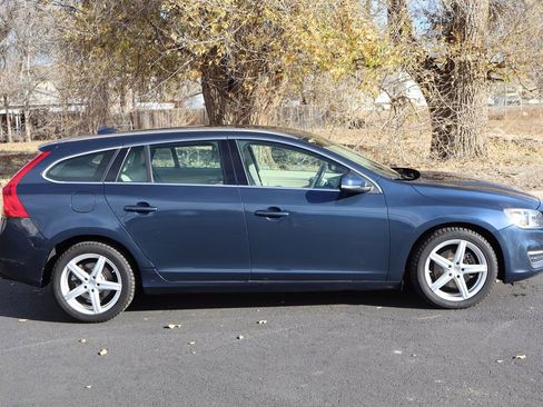Used 2015 Volvo V60 T5 Premier image 3