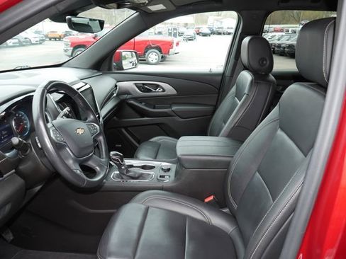 Used 2022 Chevrolet Traverse LT w/ LT Premium Package AWD/4WD image 2