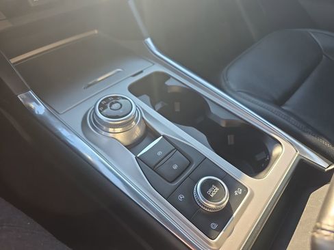 Used 2020 Ford Explorer XLT w/ Equipment Group 202A image 35