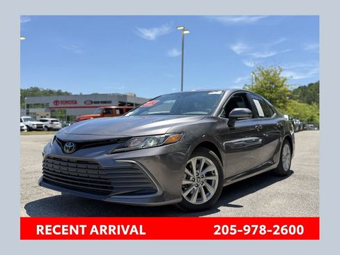 Used 2024 Toyota Camry LE w/ Convenience Package FWD image 1
