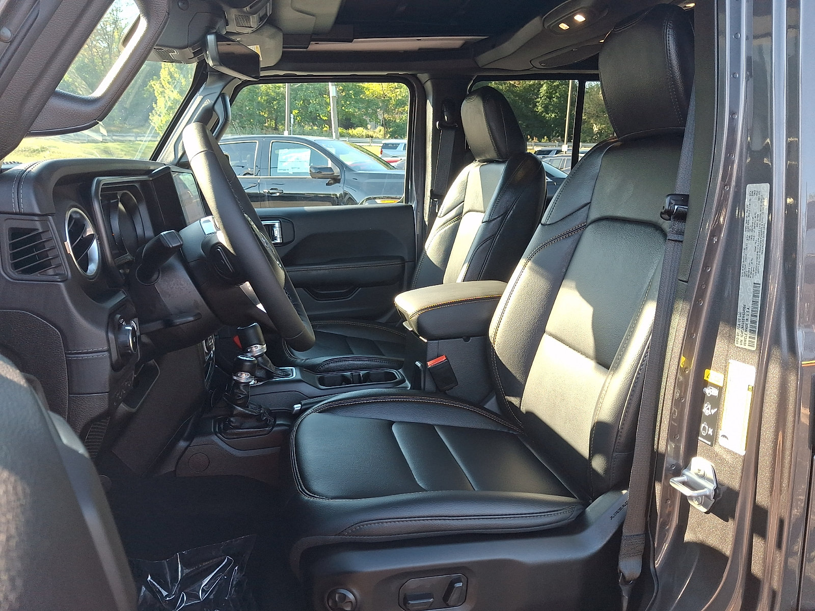 Used 2025 Jeep Wrangler Unlimited Sahara AWD/4WD image 14