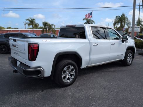 Used 2025 GMC Sierra 1500 SLT AWD/4WD image 5