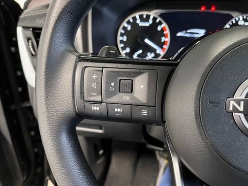 Used 2022 Nissan Rogue SV image 25