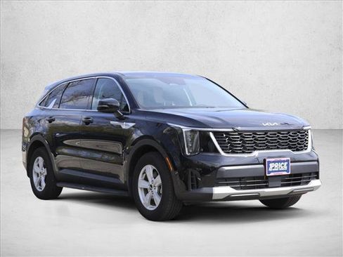 Used 2025 Kia Sorento LX FWD image 3