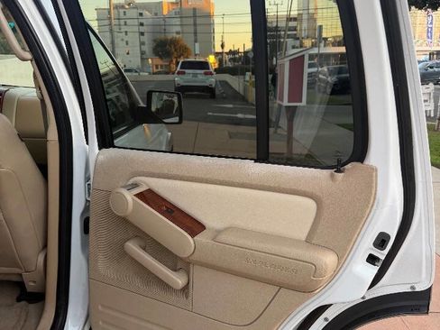 Used 2006 Ford Explorer Eddie Bauer image 25