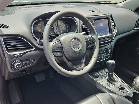Used 2022 Jeep Cherokee Trailhawk w/ Comfort/Convenience Group AWD/4WD image 26