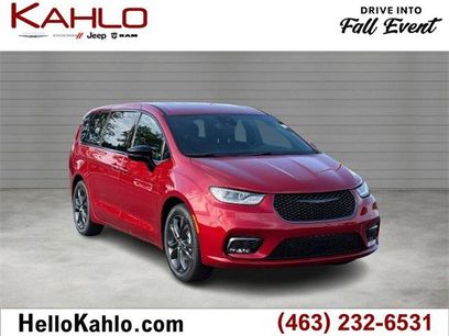 New 2026 Chrysler Pacifica Select