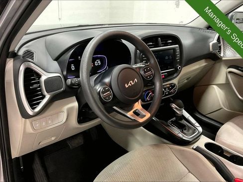 Used 2025 Kia Soul LX w/ LX Technology Package FWD image 16