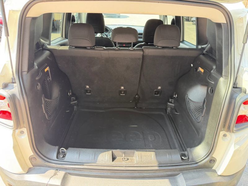 Used 2017 Jeep Renegade Latitude FWD image 32