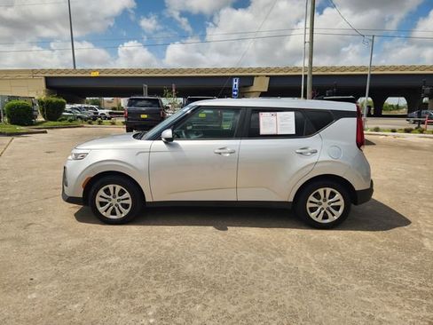 Used 2020 Kia Soul LX FWD image 4