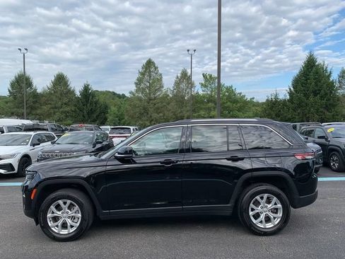 Certified 2023 Jeep Grand Cherokee Limited AWD/4WD image 2