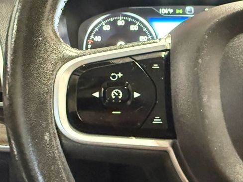 Used 2018 Volvo XC90 T6 Momentum w/ Momentum Plus Package AWD/4WD image 33