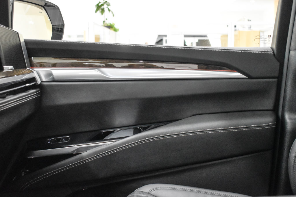 Used 2025 Cadillac Escalade ESV Sport Platinum w/ LPO, Floor Liner Package AWD/4WD image 26