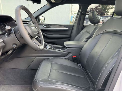 Used 2026 Jeep Grand Cherokee Limited AWD/4WD image 13