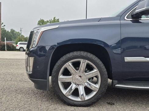 Certified 2019 Cadillac Escalade Luxury RWD image 36