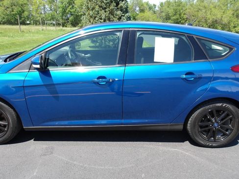 Used 2018 Ford Focus SE w/ Cold Weather Package FWD image 15