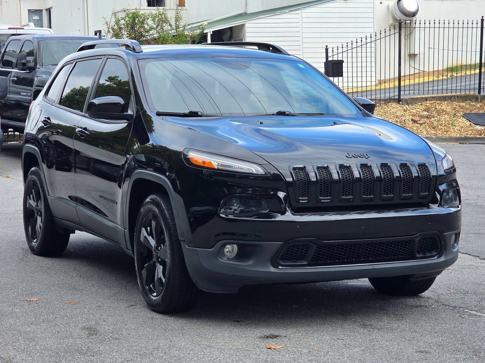 Used 2018 Jeep Cherokee Latitude w/ Altitude Package AWD/4WD image 8
