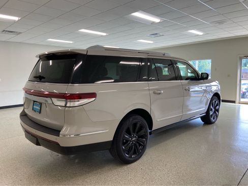 Used 2024 Lincoln Navigator L Reserve image 7