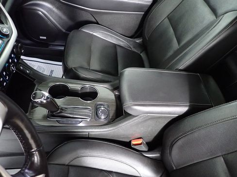 Used 2019 GMC Acadia SLT AWD/4WD image 32