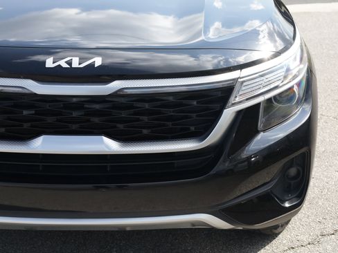 Used 2023 Kia Seltos EX image 20