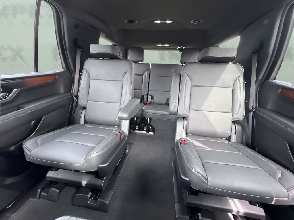 Used 2025 GMC Yukon Denali RWD image 11