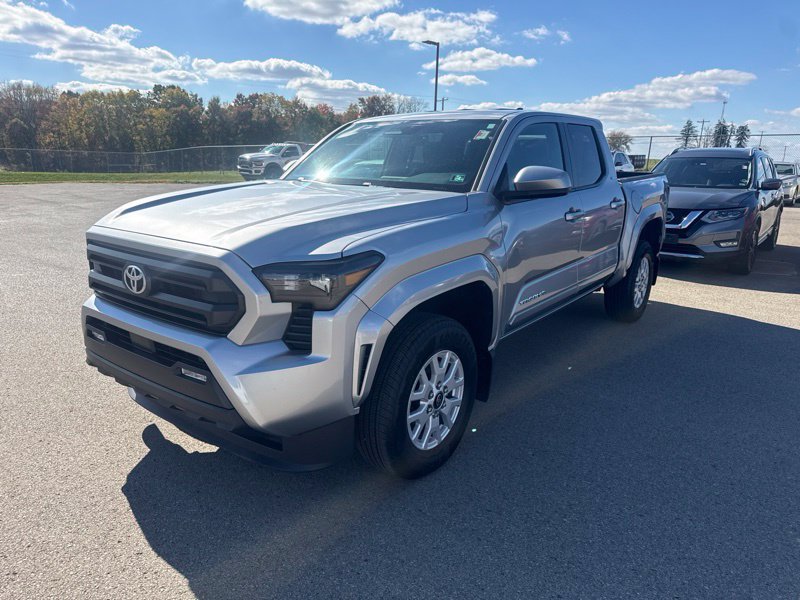 Used 2025 Toyota Tacoma SR5 AWD/4WD image 2