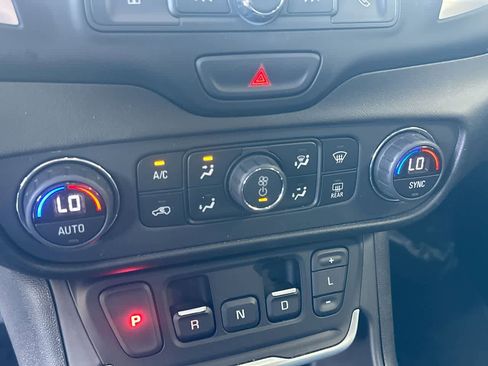 Used 2020 GMC Terrain SLE w/ Driver Convenience Package FWD image 20