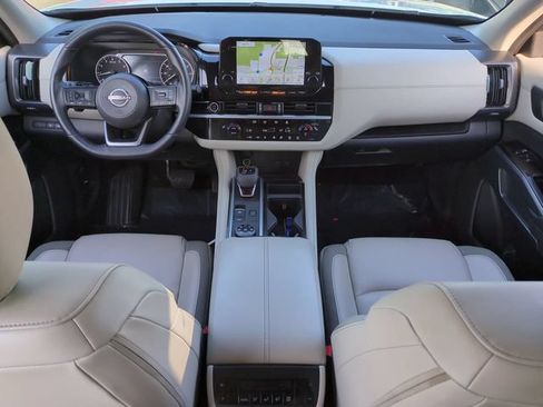 Used 2023 Nissan Pathfinder SL AWD/4WD image 15