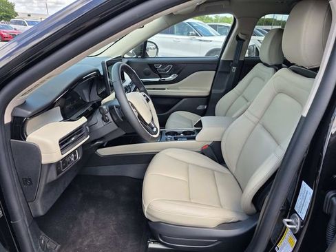 New 2026 Lincoln Corsair Premiere image 8