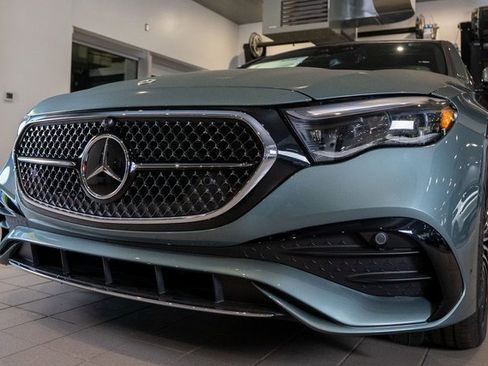 New 2026 Mercedes-Benz E 350 4MATIC Sedan image 9