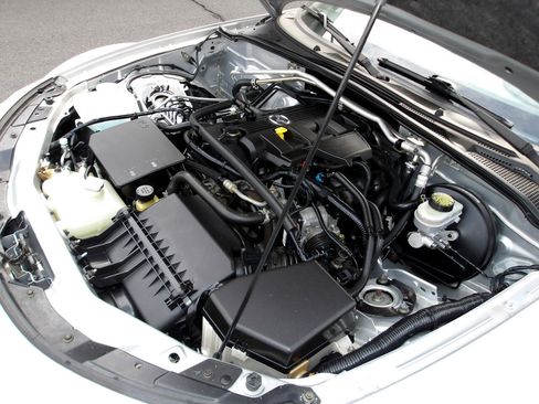 Used 2006 MAZDA MX-5 Miata Touring image 25