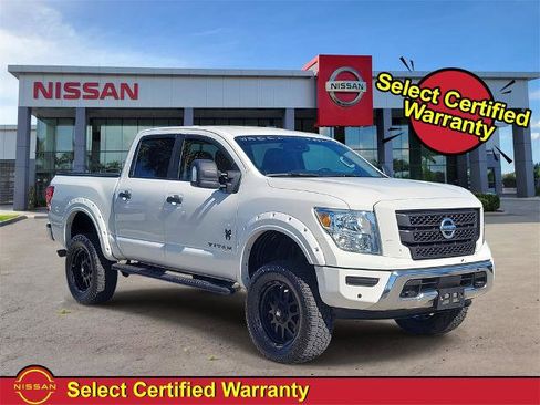Certified 2022 Nissan Titan SV w/ SV Convenience Package image 1