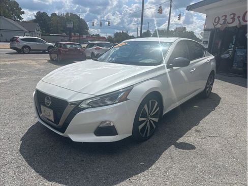 Used 2019 Nissan Altima 2.5 SR w/ SR Premium Package image 3