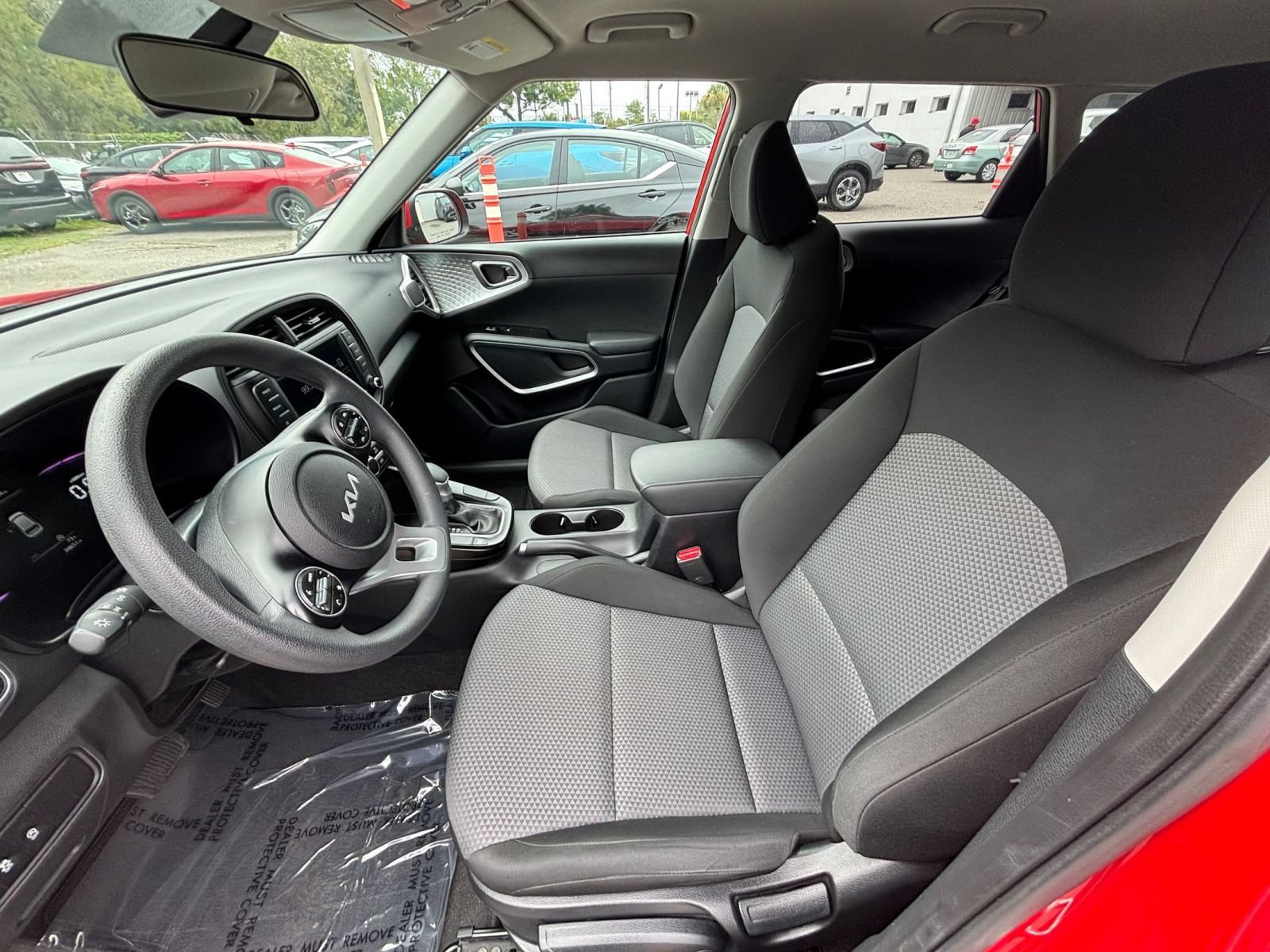 Used 2025 Kia Soul LX w/ LX Technology Package FWD image 24