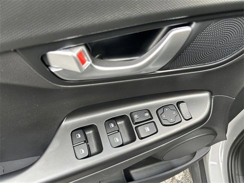 Used 2023 Hyundai Kona SEL w/ Convenience Package image 18