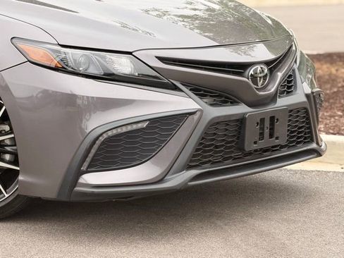 Used 2024 Toyota Camry SE FWD image 3