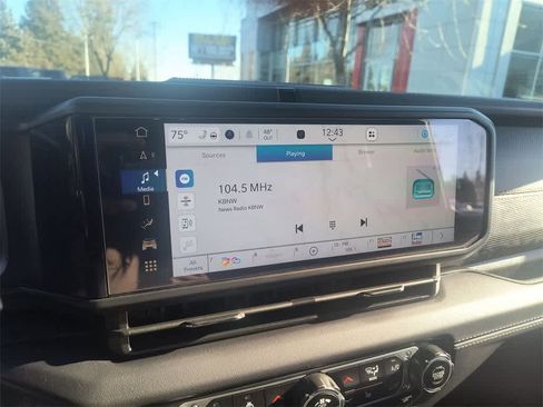 Used 2024 Jeep Gladiator Rubicon w/ Technology Group image 16