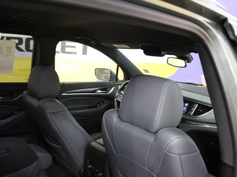 Used 2023 Buick Enclave Essence AWD/4WD image 10