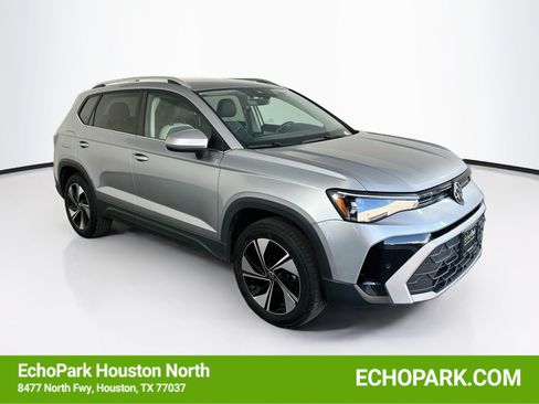 Used 2025 Volkswagen Taos SE AWD/4WD image 1