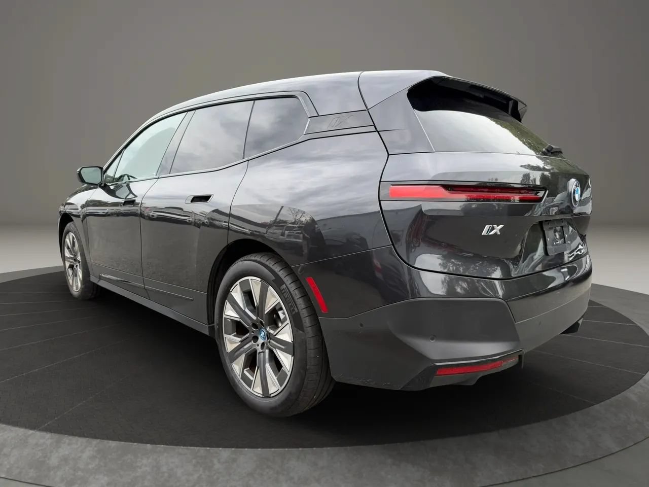 Used 2024 BMW iX xDrive50 AWD/4WD image 7