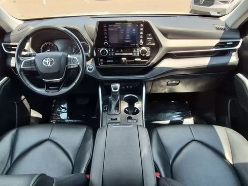 Used 2021 Toyota Highlander XLE AWD/4WD image 15