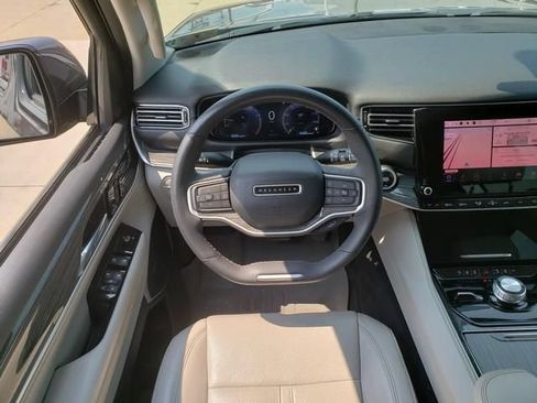 Used 2022 Jeep Wagoneer Series II AWD/4WD image 18