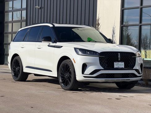 Used 2025 Lincoln Aviator Reserve w/ Jet Appearance Package image 4