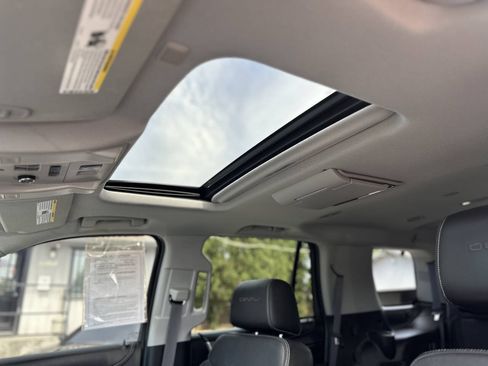 Used 2015 GMC Yukon Denali w/ Premium Package RWD image 25